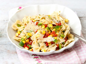 Μακαρονοσαλάτα με καλαμπόκι