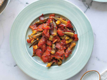 Μπάμιες στο φούρνο με σάλτσα ντομάτας