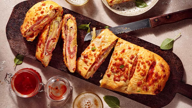Stromboli pizza (στρόμπολι)