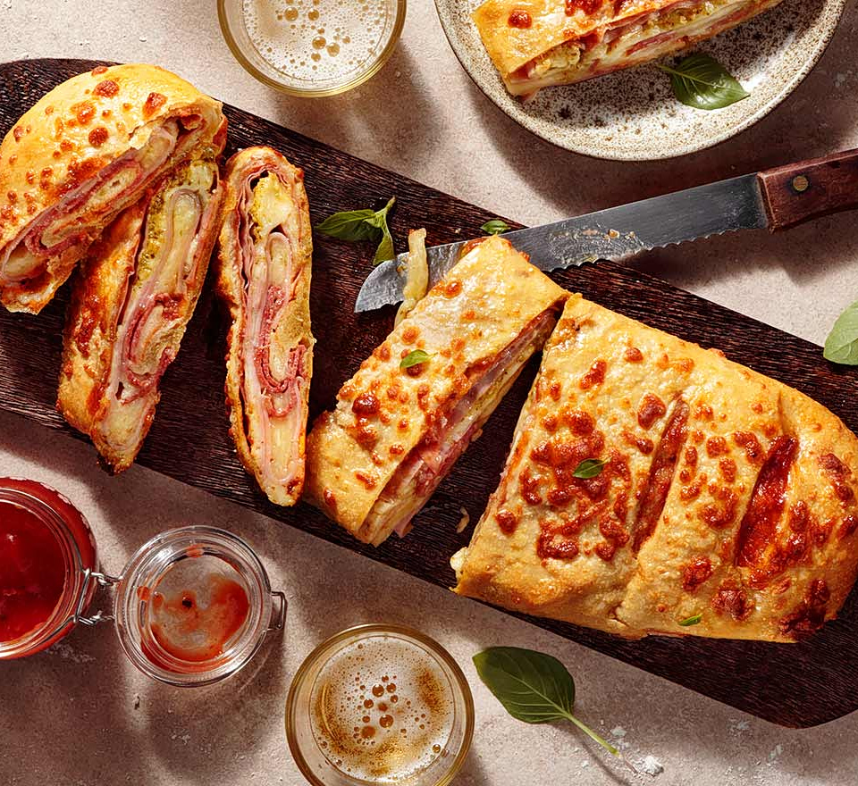 stromboli pizza - τυλιχτή γεμιστή πίτσα