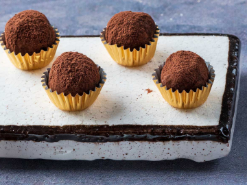 Εύκολα τρουφάκια με κακάο