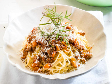 Μακαρόνια με αυθεντική σάλτσα μπολονέζ