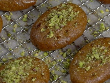 Από που πήρε το όνομά του το μελομακάρονο και ποια η ιστορία του;