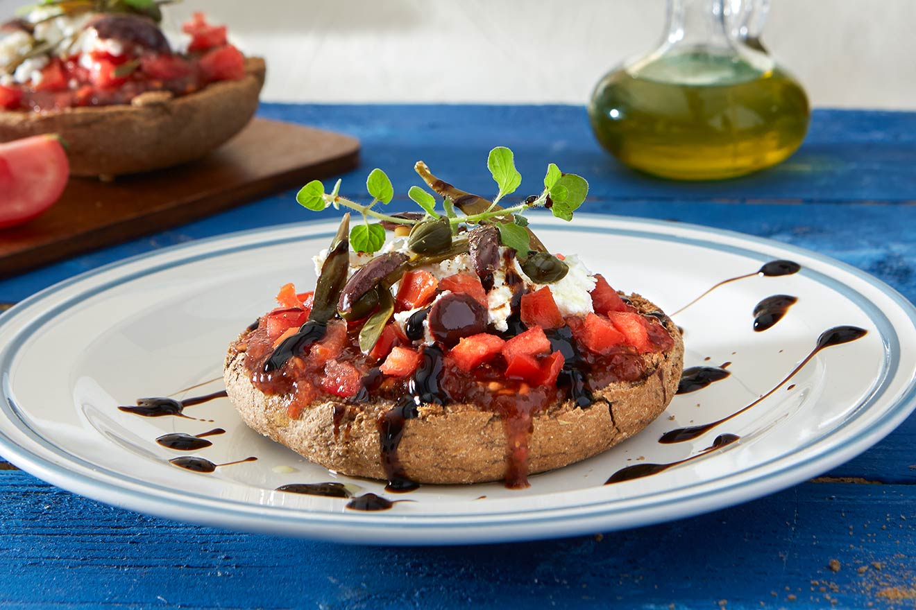 ντακοσ - dakos salad - cretan dakos salad