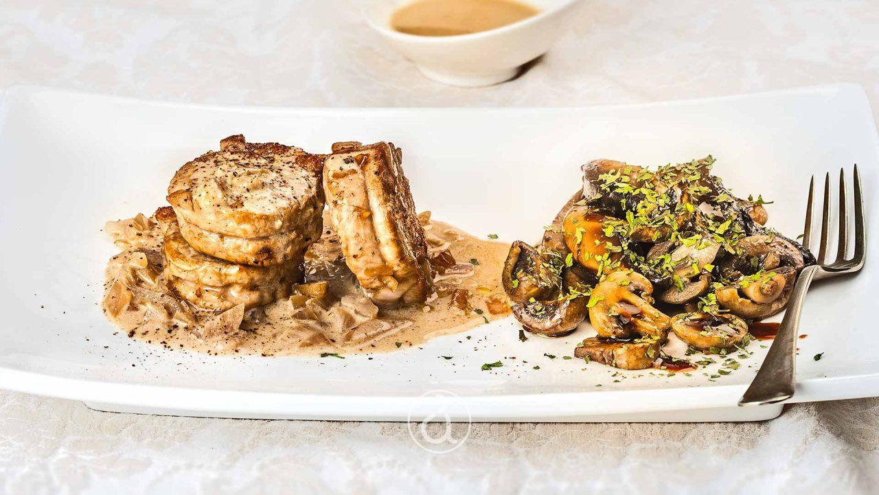 Ψαρονέφρι με ζεστή σαλάτα Portobello και σάλτσα κρέμας
