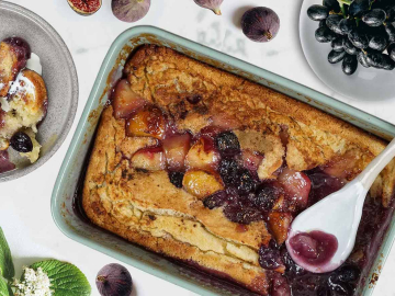 Κέικ Cobbler με ροδάκινα, βανίλιες και φρούτα