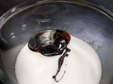 Μαύρη Ζάχαρη: Πώς παράγεται και διατροφικά οφέλη