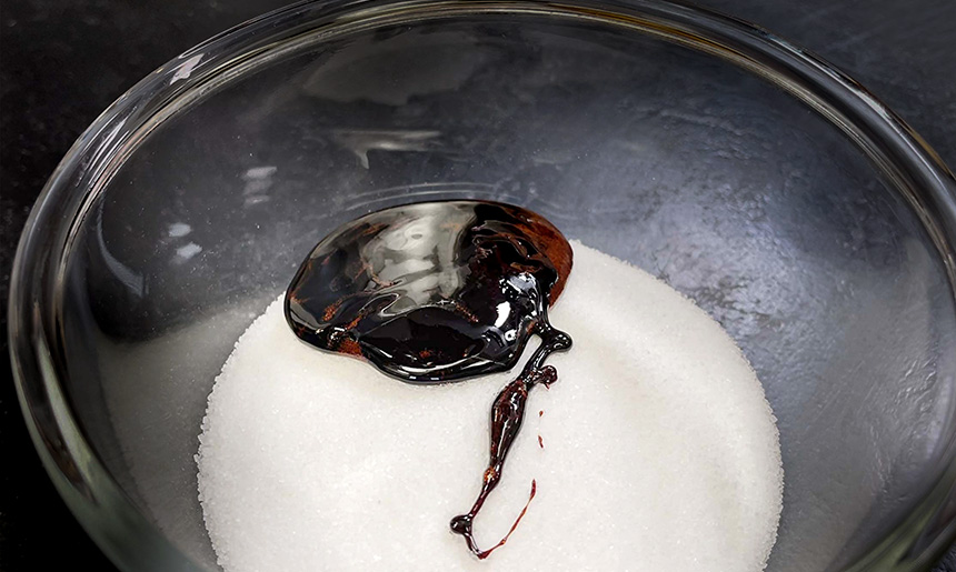 Πώς παράγεται η μαύρη ζάχαρη και ποια η θρεπτική της αξία