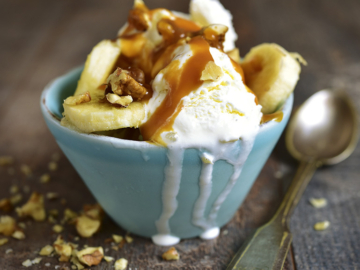 Μαμαδίστικο παγωτό με καραμελωμένη μπανάνα