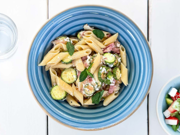 Μακαρόνια με κολοκυθάκια