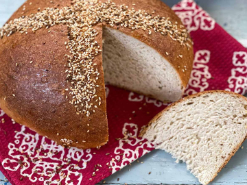 Ανεβατή φανουρόπιτα με μαγιά