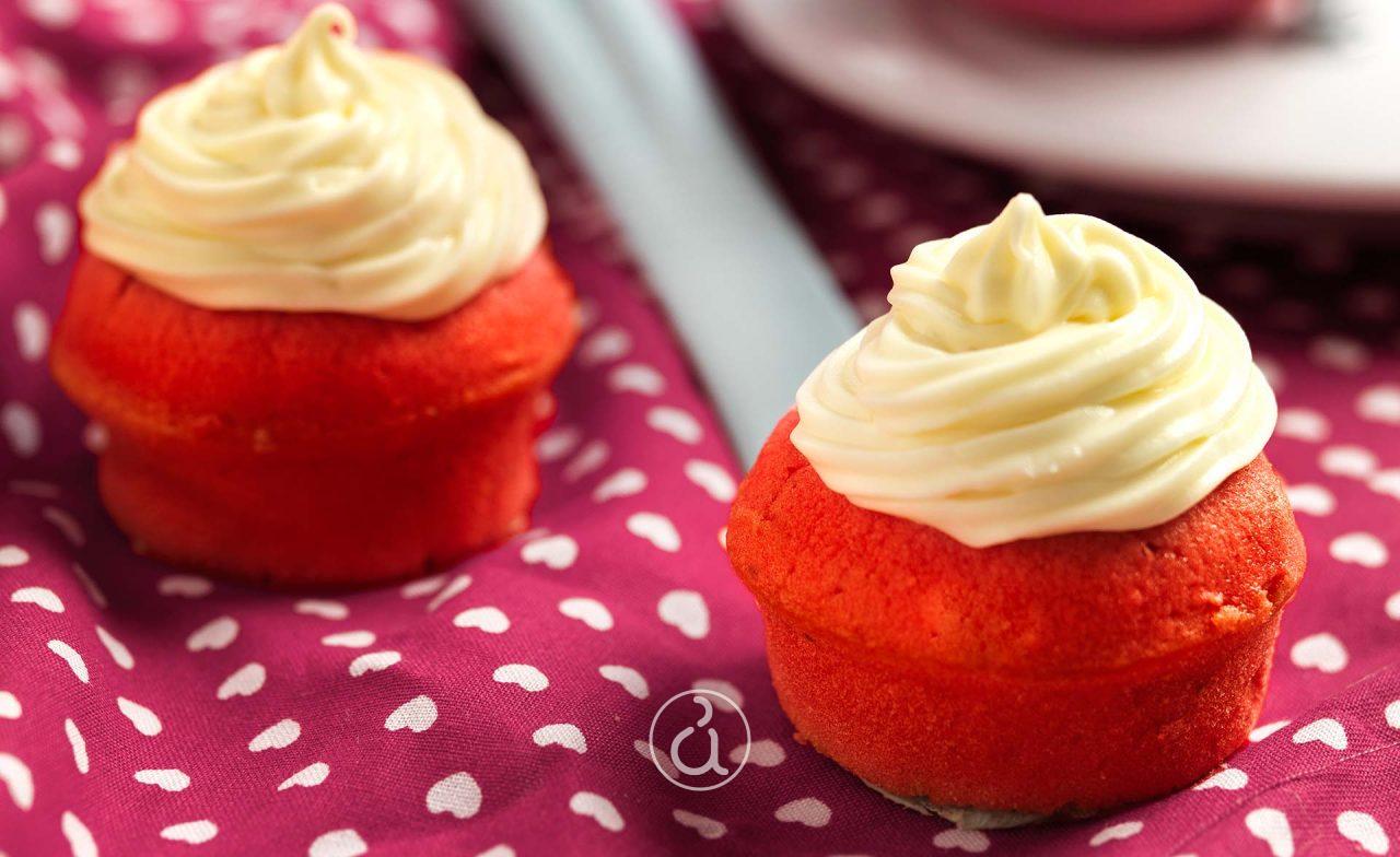 red velvet cupcakes με ξινόγαλο