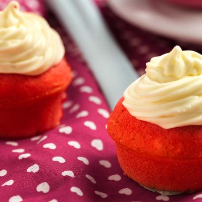 red velvet cupcakes με ξινόγαλο