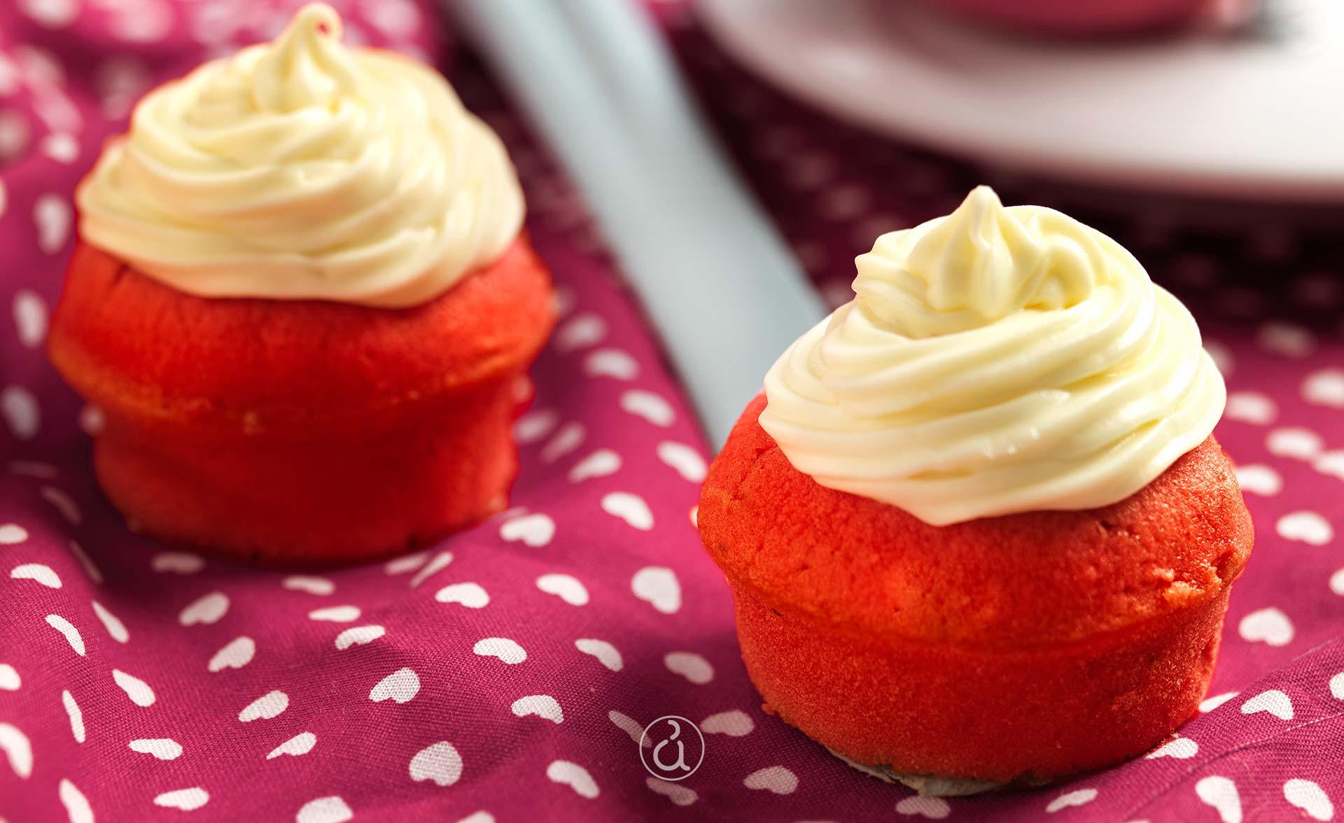 red velvet cupcakes με ξινόγαλο