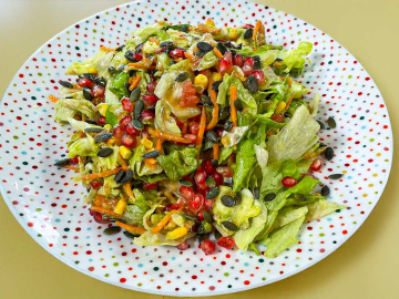 Πράσινη σαλάτα με αβοκάντο και γκρέιπφρουτ