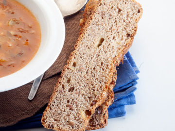 Τυρόψωμο καρυδάτο