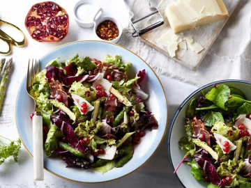 Χριστουγεννιάτικη σαλάτα με ρόδι και μαρούλι