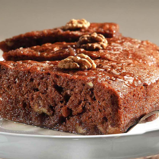 Καρυδόπιτα με φρυγανιά