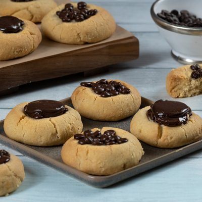 εύκολα μπισκότα βουτύρου με κομμάτια σοκολάτας ευκολη συνταγη για παιδιά με λιγα υλικα αφράτα που λιωνουν στο στομα