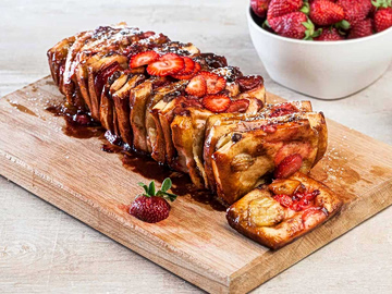 Σοκολατόψωμο με μπανάνες και φράουλες