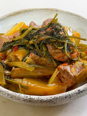 Χοιρινό κρασάτο με πρασοσέλινο