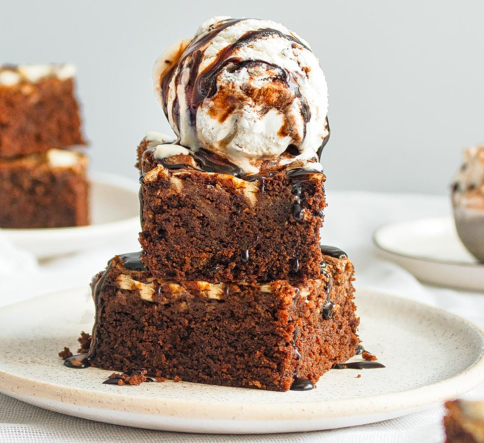cheesecake brownies​