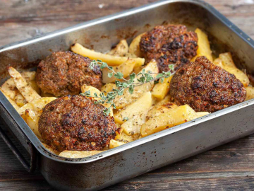 Μπιφτέκια με πατάτες στο φούρνο