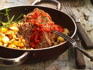 Γεμιστό ρολό κιμά με γλάσο ντομάτας