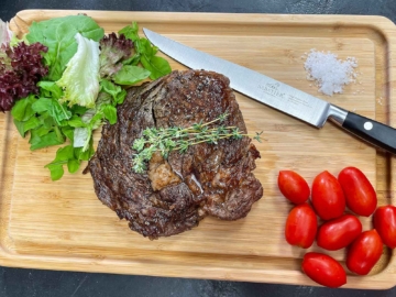 Rib eye στο τηγάνι με σάλτσα βουτύρου
