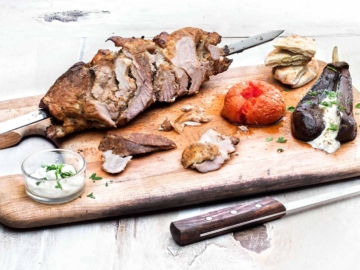 Γύρος χοιρινός και ψητά λαχανικά