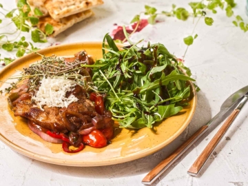 Μπριζολάκια με λαχανικά στο τηγάνι