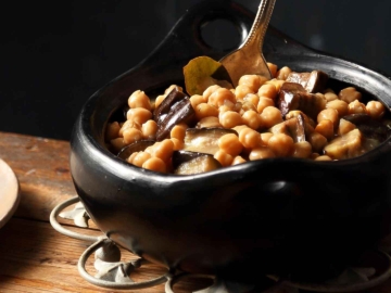 Ρεβύθια με μελιτζάνες