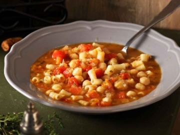 Ρεβύθια σούπα με ντομάτα