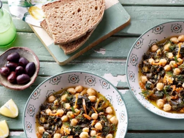 Ρεβύθια φρικασέ με σπανάκι