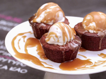 Σουφλέ σοκολάτας με αλατισμένη καραμέλα γάλακτος