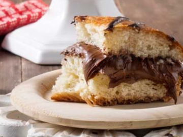 Τσουρέκι γεμιστό με σοκολάτα