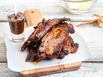 Χοιρινά παϊδάκια καραμελωμένα με bbq sauce
