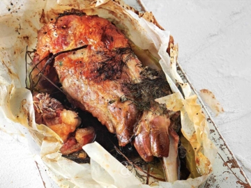 Αρνί μπούτι στη λαδόκολλα