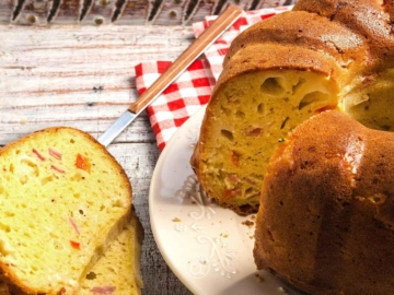 Τυρόπιτα σε φόρμα κέικ