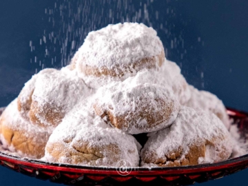 Κουραμπιέδες με καρύδι