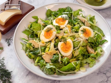 Παραδοσιακή σαλάτα με λάδι άνηθου