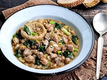 Ρεβύθια με χοιρινό στην κατσαρόλα