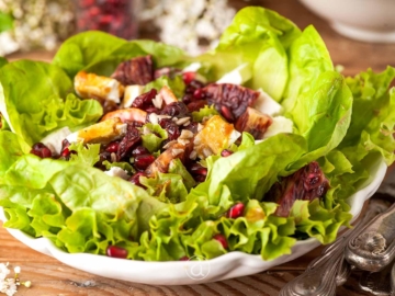 Πράσινη σαλάτα με φρούτα, κράνμπερι και μανούρι