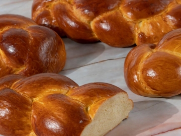 Τσουρέκι, το γλυκό ψωμί της Λαμπρής