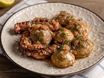 Χταπόδι µε αγκινάρες και άνηθο