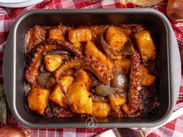 Χταπόδι στιφάδο στο φούρνο