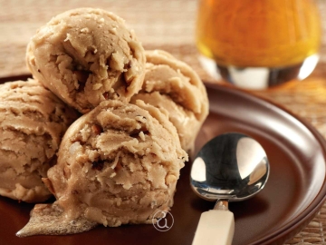 Παγωτό χαλβά με ταxίνι, μέλι και αμύγδαλα