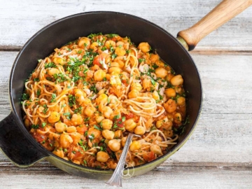 Μακαρόνια με ρεβύθια και τόνο