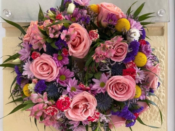 Πρωτομαγιά: τι συμβολίζει το στεφάνι και πώς ξεκίνησε το έθιμο