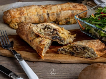 Μανιταρόπιτα ρολό με τυριά και ζαμπόν